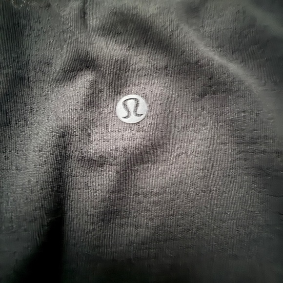 Lululemon crop tank size 4 no size tag black - Picture 3 of 3